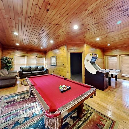 The Great Escape Ii, 5 Bedrooms, Sleeps 17, Game Room, Pool Access, Theater Gatlinburg Exterior photo