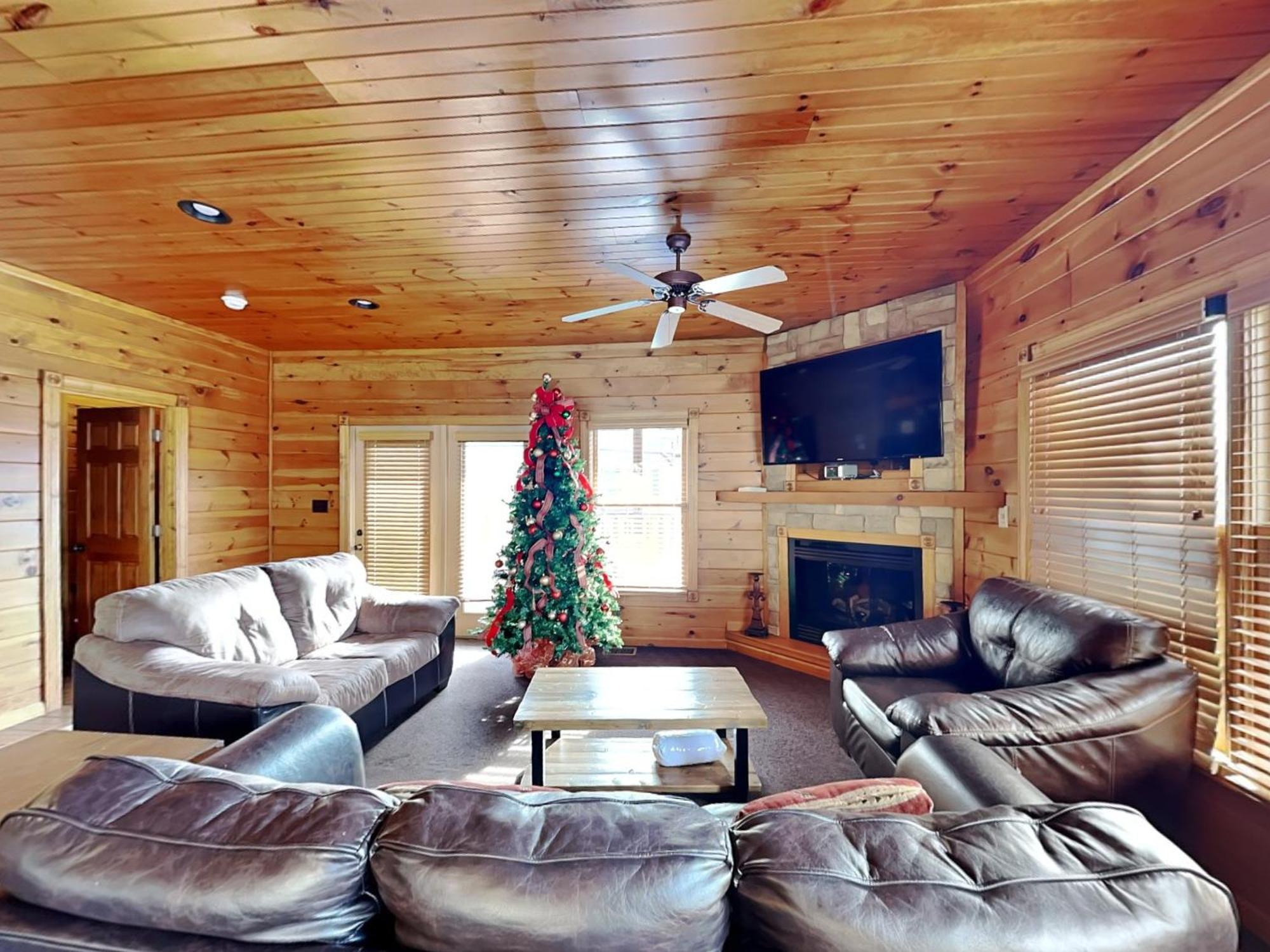 The Great Escape Ii, 5 Bedrooms, Sleeps 17, Game Room, Pool Access, Theater Gatlinburg Exterior photo
