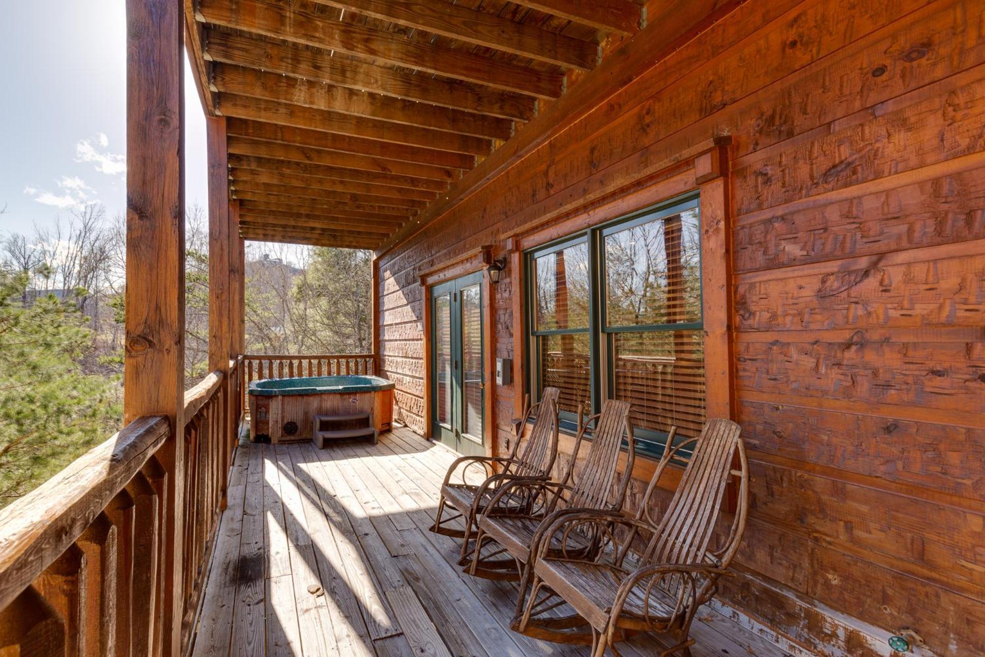 The Great Escape Ii, 5 Bedrooms, Sleeps 17, Game Room, Pool Access, Theater Gatlinburg Exterior photo