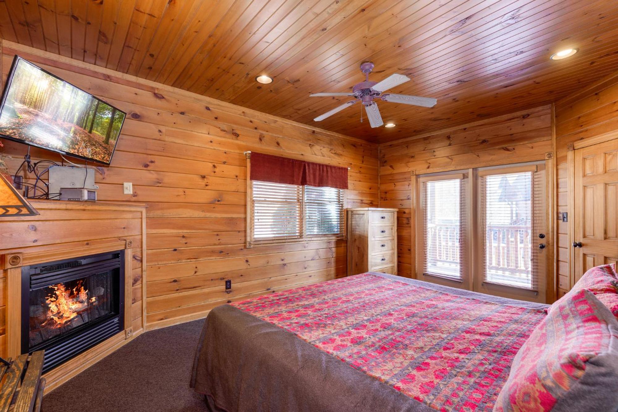 The Great Escape Ii, 5 Bedrooms, Sleeps 17, Game Room, Pool Access, Theater Gatlinburg Exterior photo