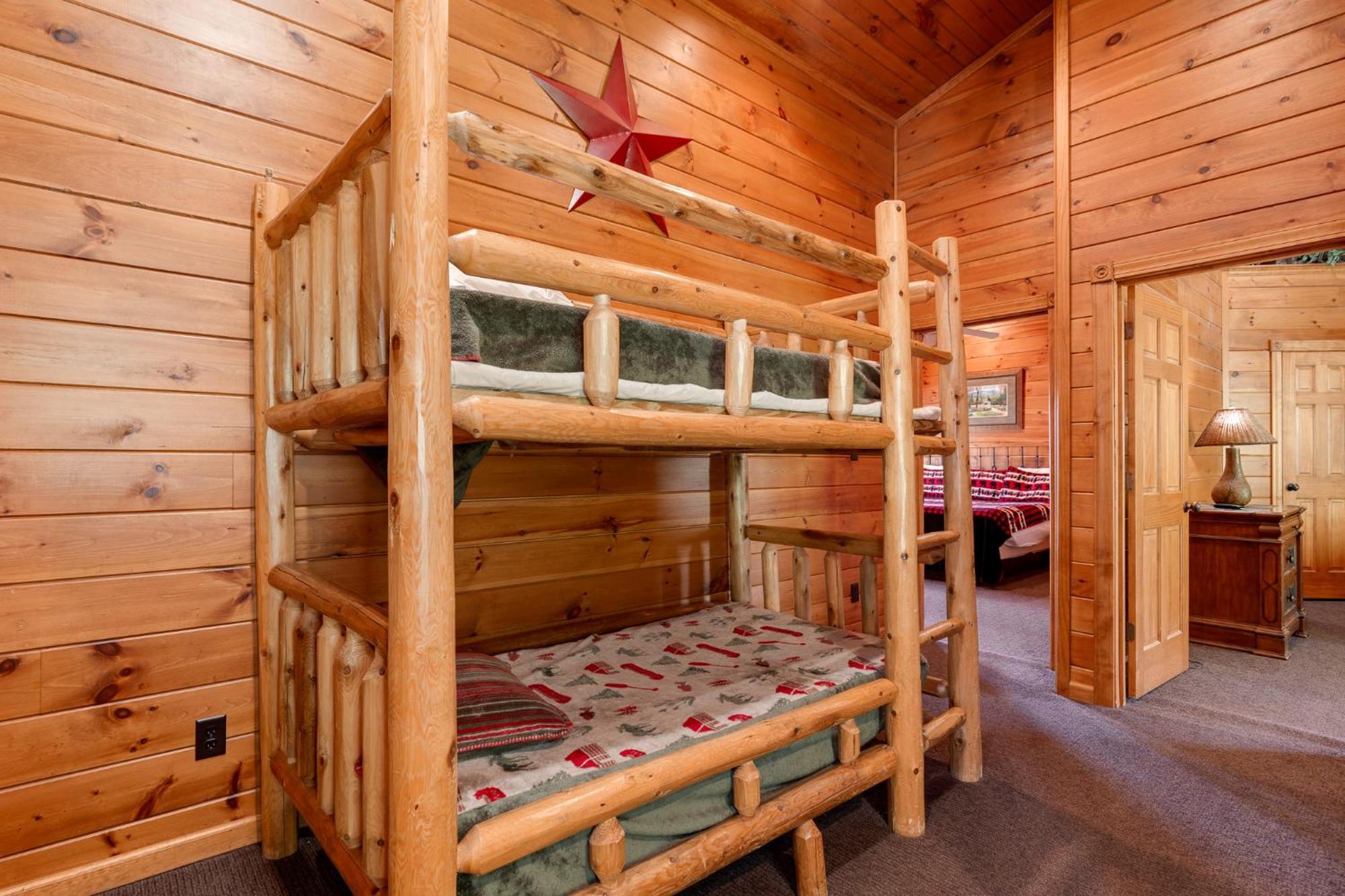 The Great Escape Ii, 5 Bedrooms, Sleeps 17, Game Room, Pool Access, Theater Gatlinburg Exterior photo