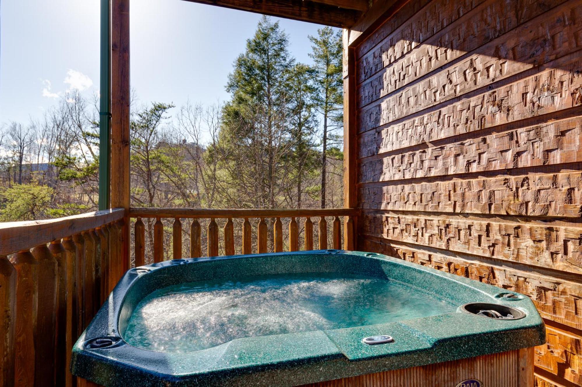 The Great Escape Ii, 5 Bedrooms, Sleeps 17, Game Room, Pool Access, Theater Gatlinburg Exterior photo