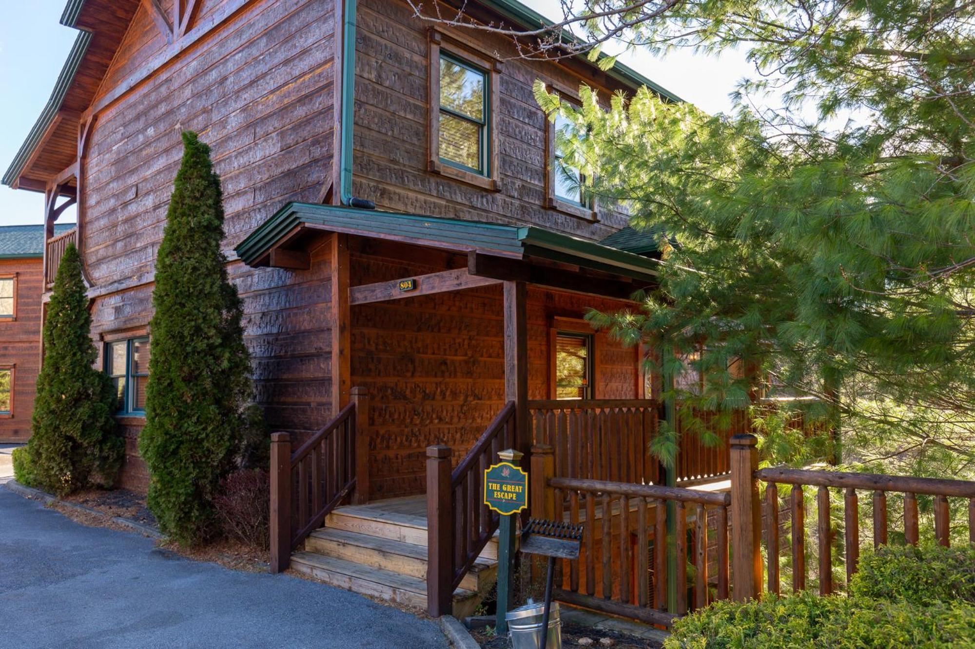 The Great Escape Ii, 5 Bedrooms, Sleeps 17, Game Room, Pool Access, Theater Gatlinburg Exterior photo