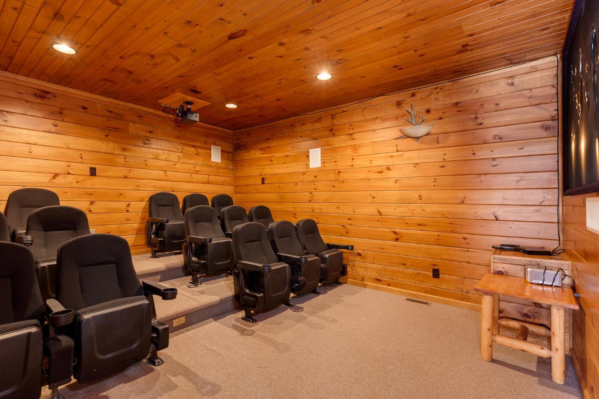 The Great Escape Ii, 5 Bedrooms, Sleeps 17, Game Room, Pool Access, Theater Gatlinburg Exterior photo