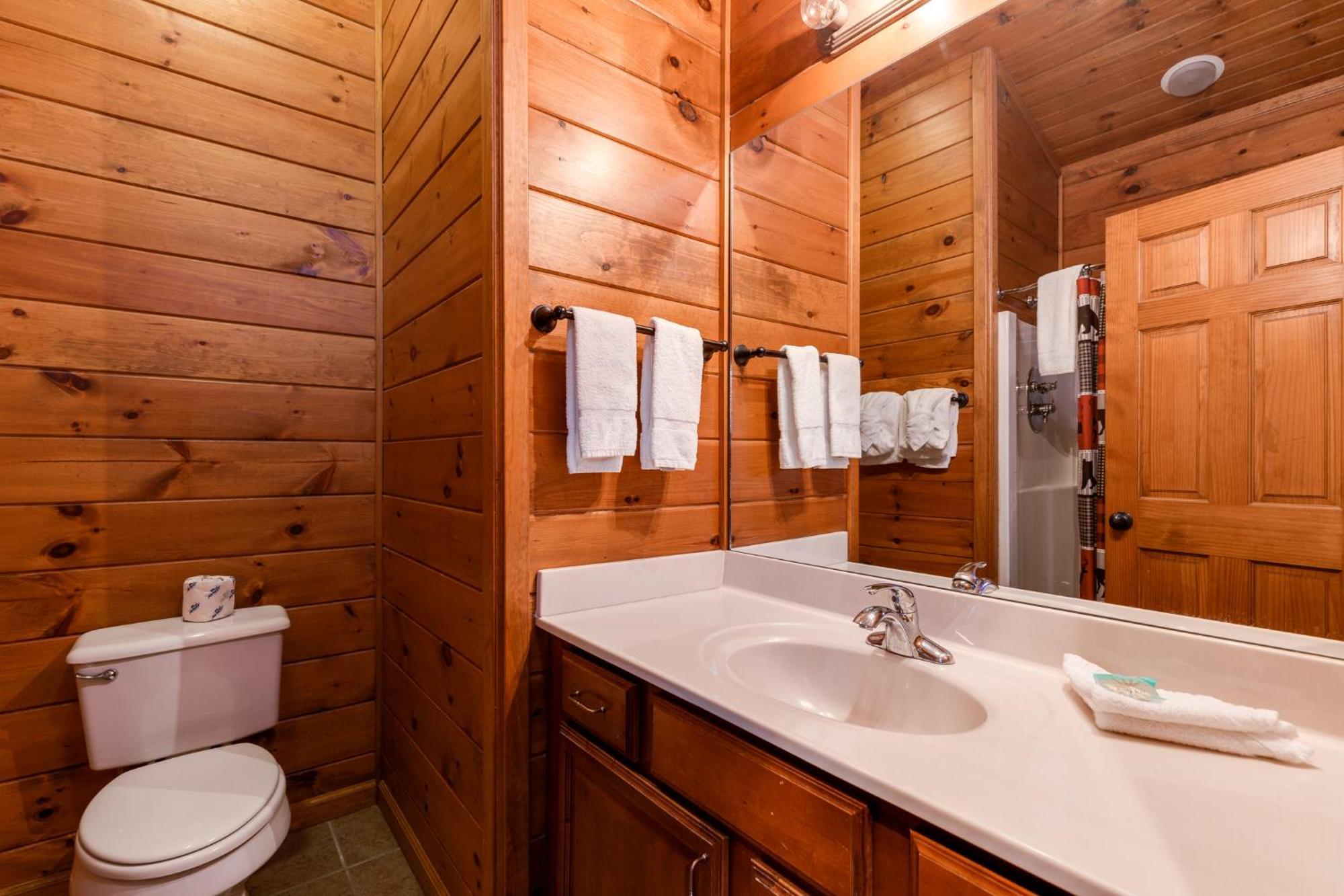 The Great Escape Ii, 5 Bedrooms, Sleeps 17, Game Room, Pool Access, Theater Gatlinburg Exterior photo