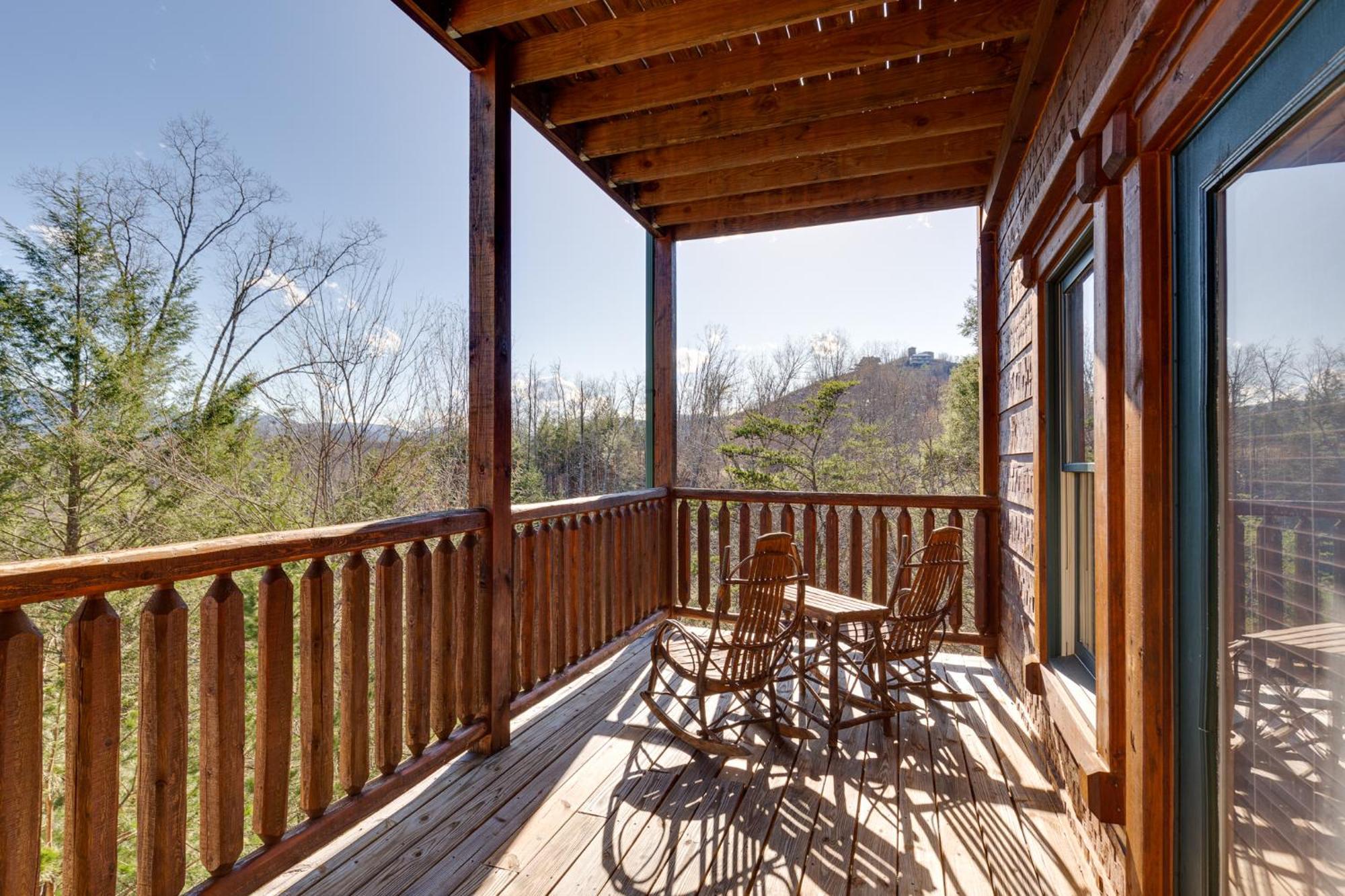 The Great Escape Ii, 5 Bedrooms, Sleeps 17, Game Room, Pool Access, Theater Gatlinburg Exterior photo