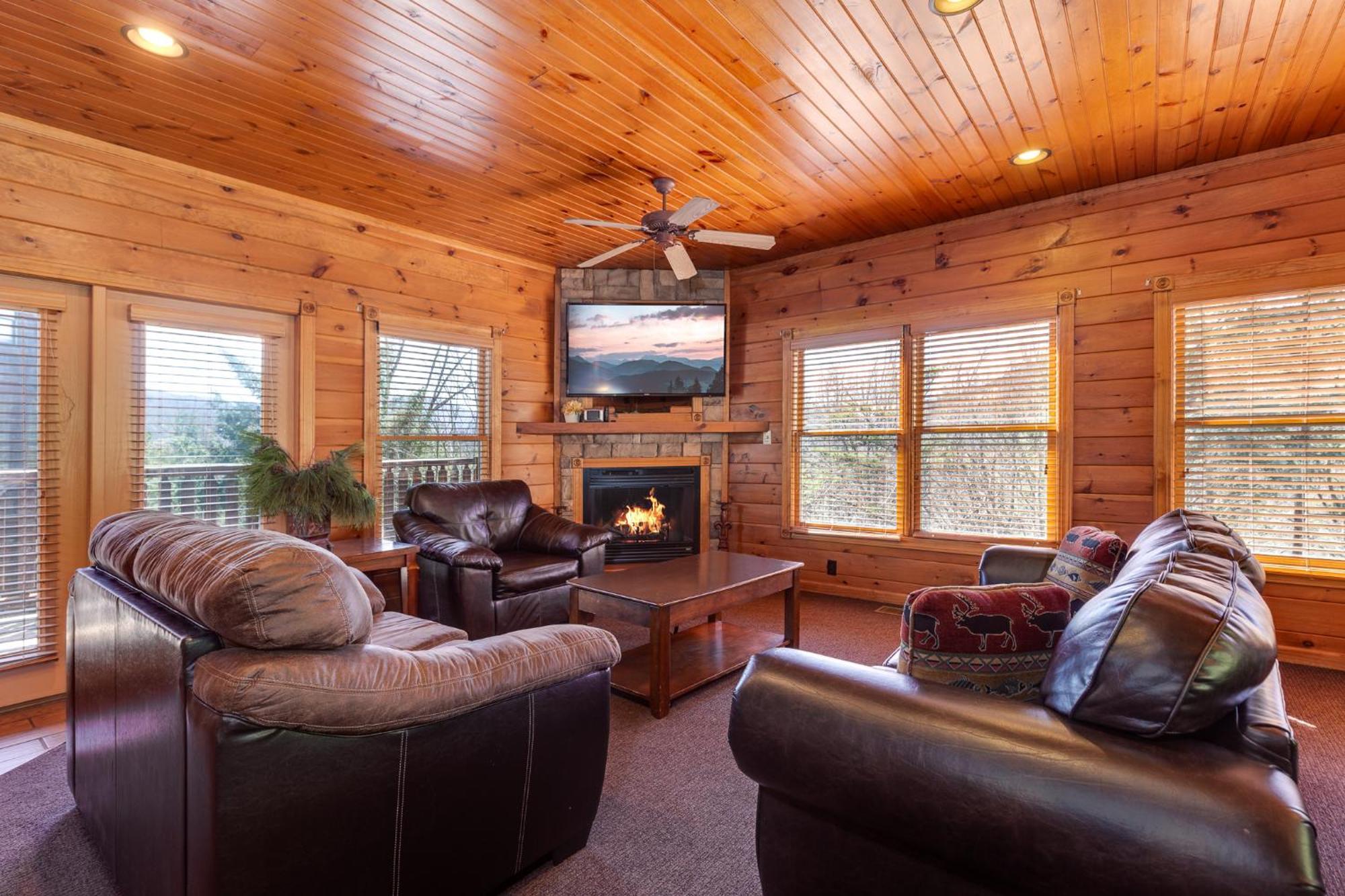 The Great Escape Ii, 5 Bedrooms, Sleeps 17, Game Room, Pool Access, Theater Gatlinburg Exterior photo