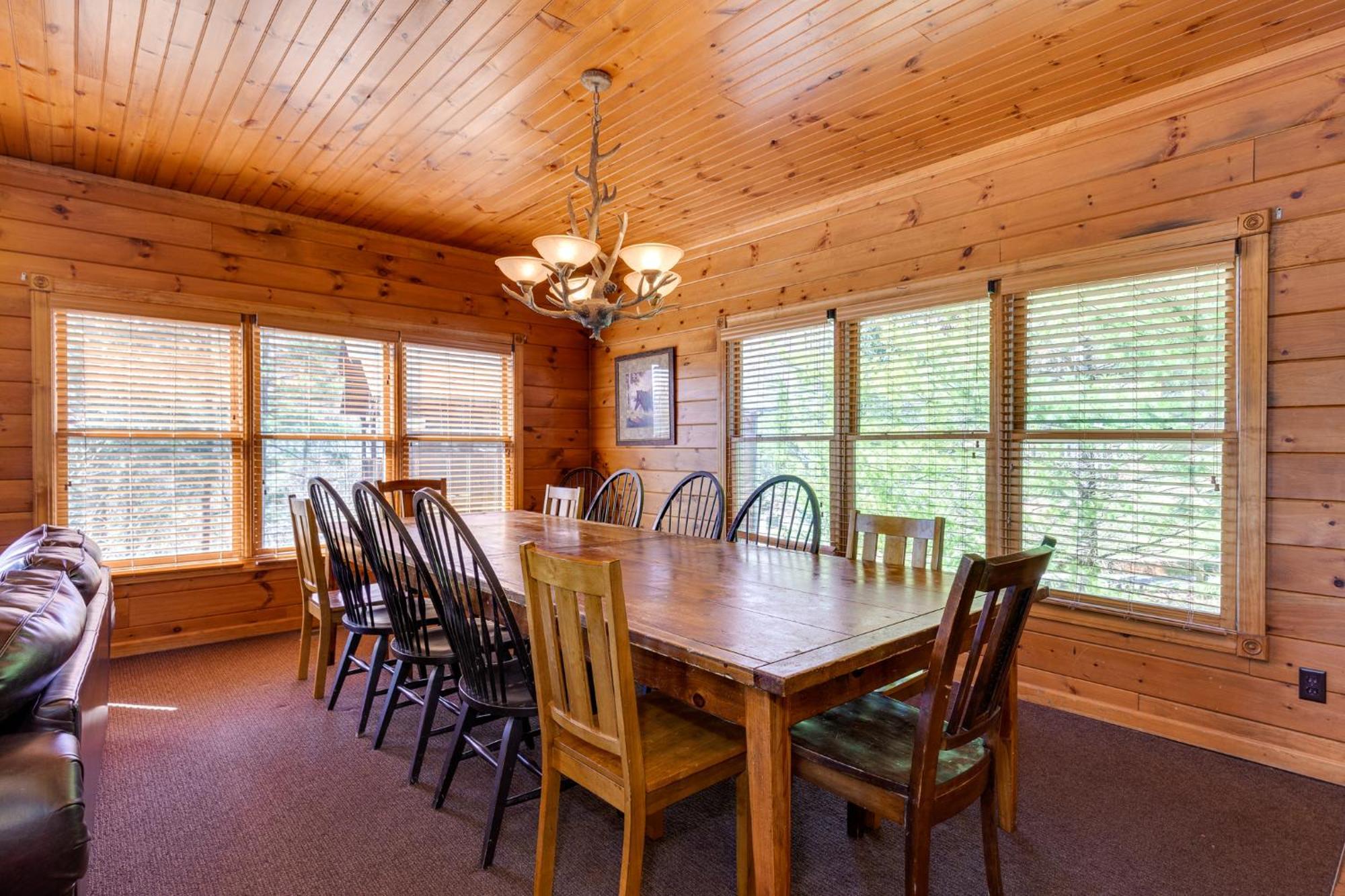 The Great Escape Ii, 5 Bedrooms, Sleeps 17, Game Room, Pool Access, Theater Gatlinburg Exterior photo