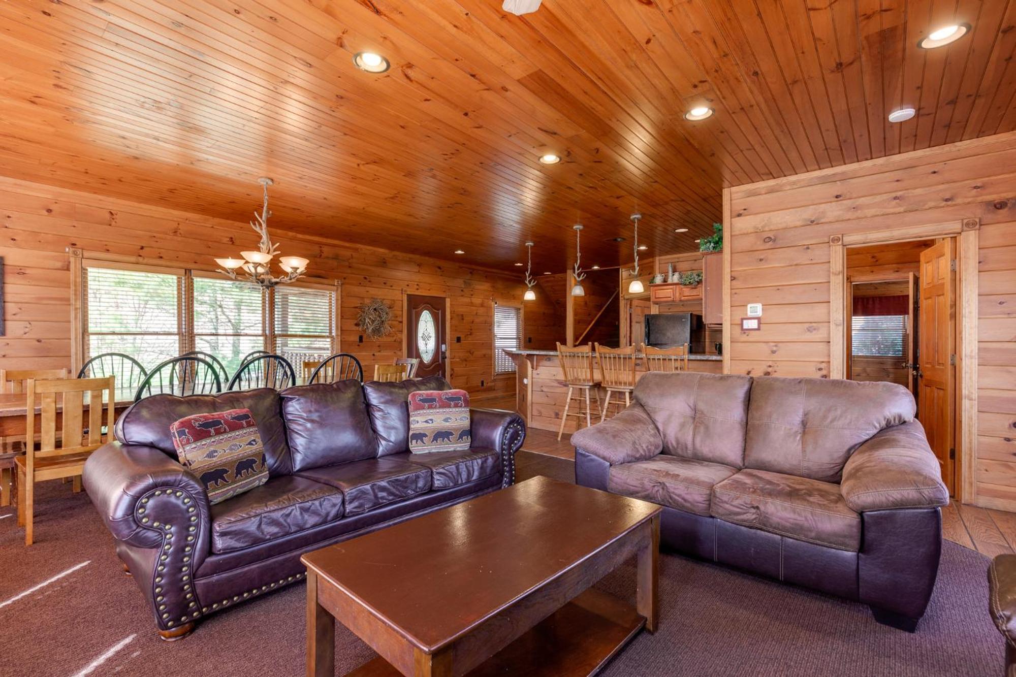 The Great Escape Ii, 5 Bedrooms, Sleeps 17, Game Room, Pool Access, Theater Gatlinburg Exterior photo