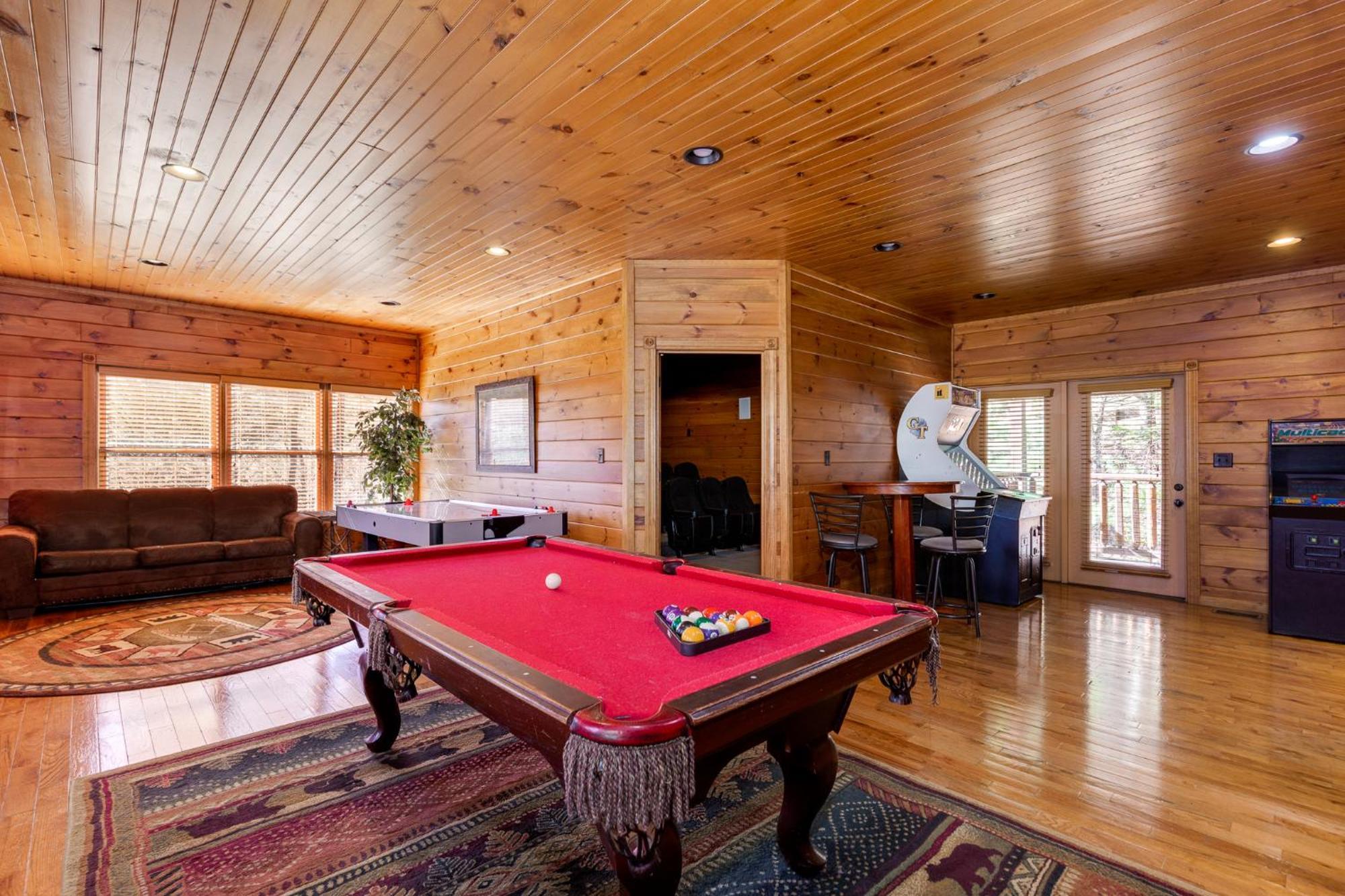 The Great Escape Ii, 5 Bedrooms, Sleeps 17, Game Room, Pool Access, Theater Gatlinburg Exterior photo