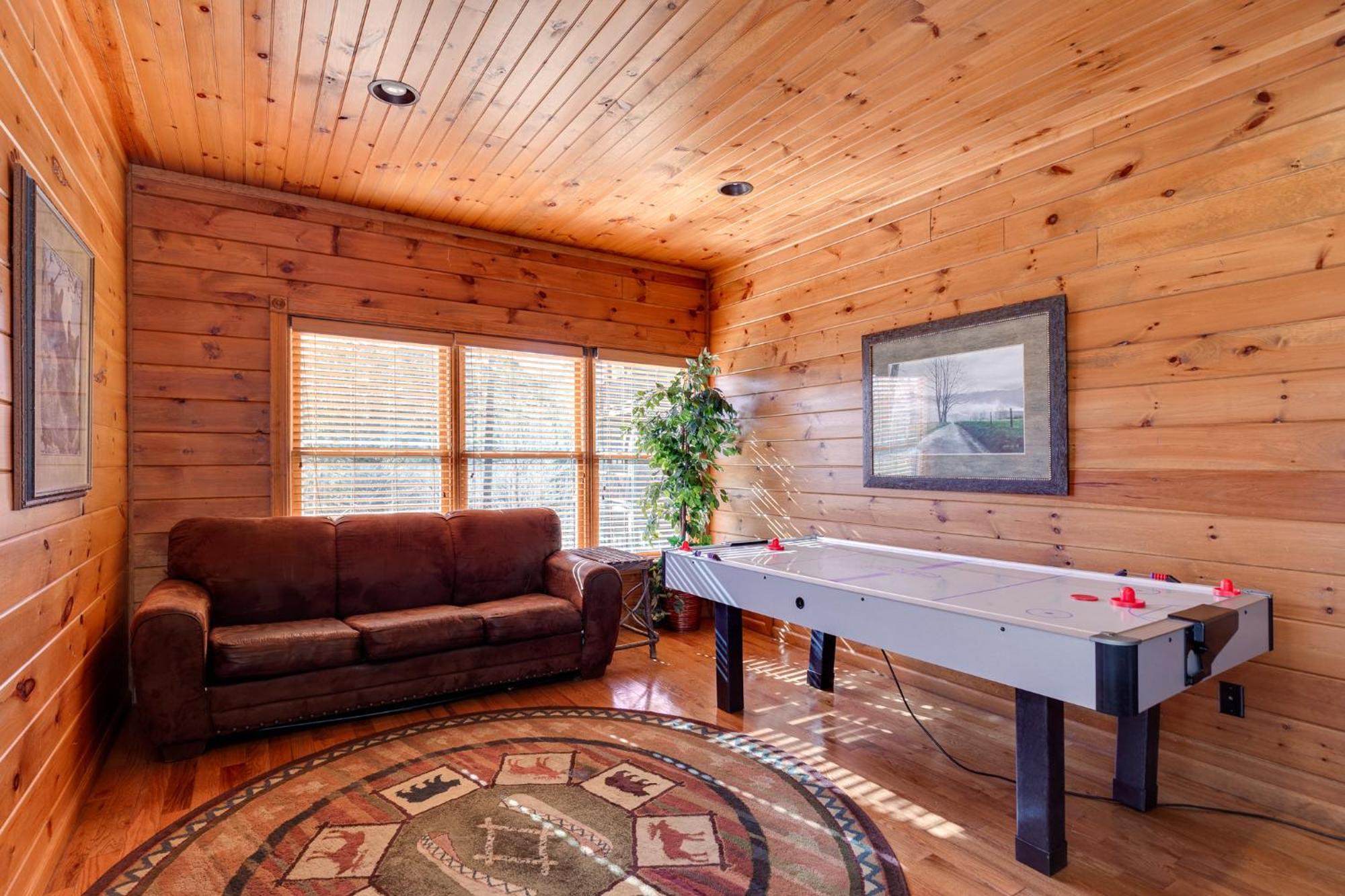 The Great Escape Ii, 5 Bedrooms, Sleeps 17, Game Room, Pool Access, Theater Gatlinburg Exterior photo