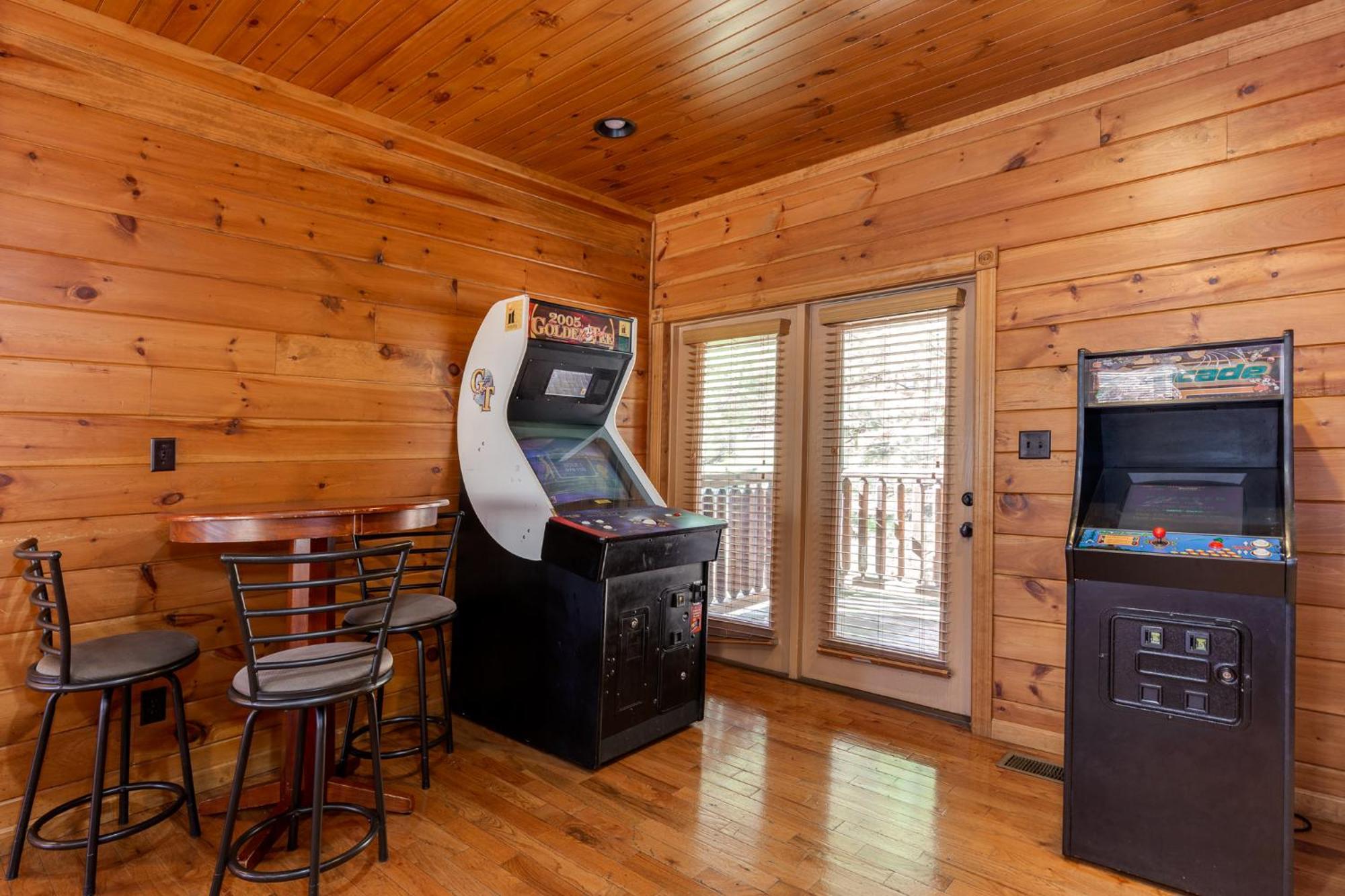The Great Escape Ii, 5 Bedrooms, Sleeps 17, Game Room, Pool Access, Theater Gatlinburg Exterior photo
